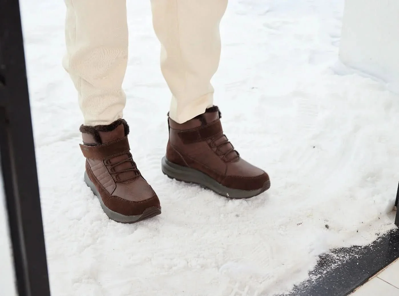 Men's CozyCore V8 Boot - Image 12